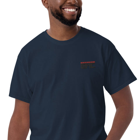 Twitcherlab/DJ-EMC - T-Shirt mit Stick mit schwarzem Stick und Außenetikett